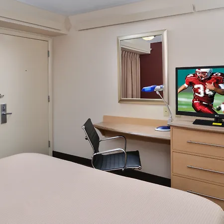 Super 8 By Wyndham Deerfield - Northbrook