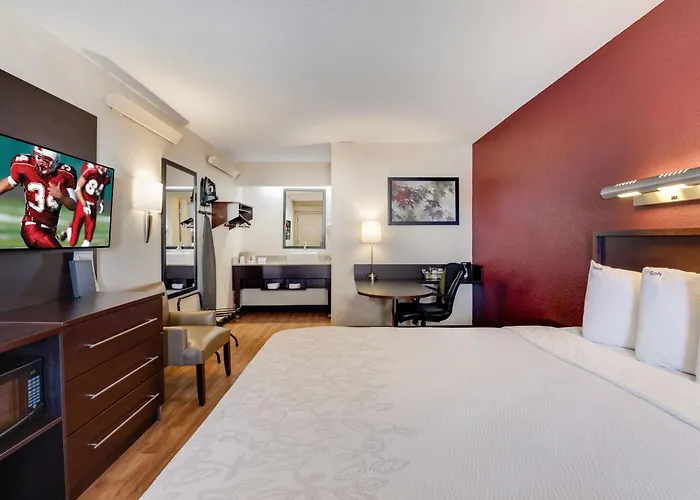 Super 8 By Wyndham - Northbrook