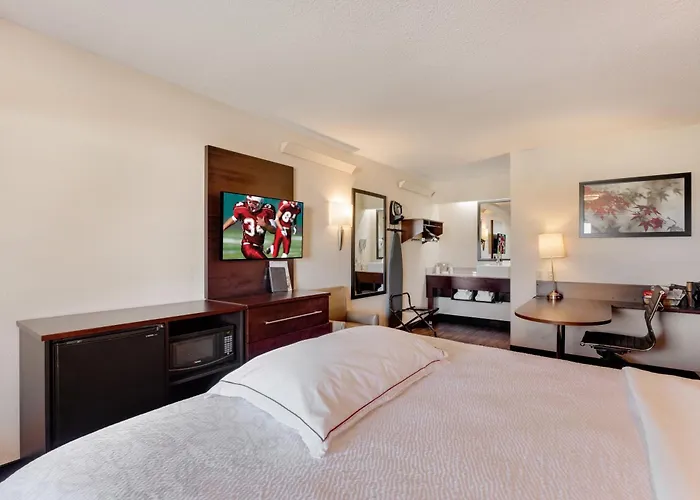 Отель Super 8 By Wyndham - Northbrook 3*