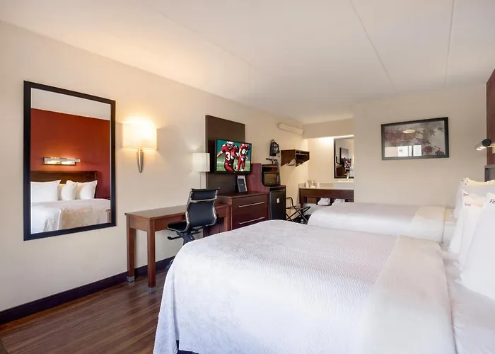 Super 8 By Wyndham - Northbrook Отель