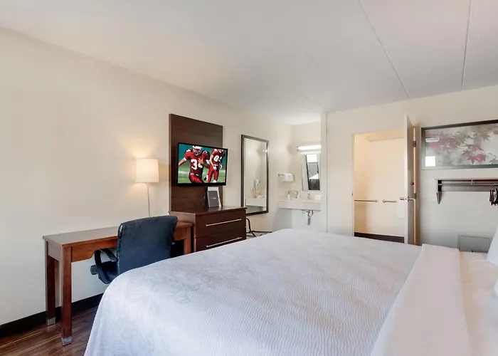 Super 8 By Wyndham - Northbrook