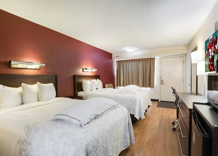 Super 8 By Wyndham - Northbrook Отель