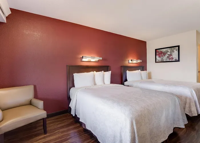 Super 8 By Wyndham - Northbrook Отель