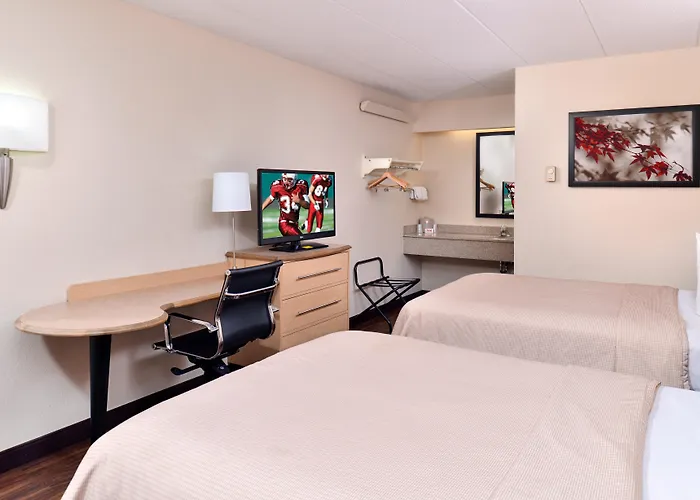 Super 8 By Wyndham - Northbrook Отель 3*