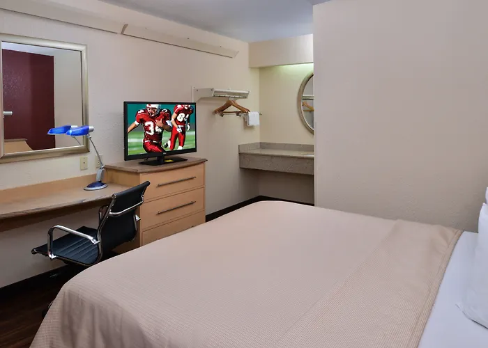 Super 8 By Wyndham - Northbrook 3* Дирфилд