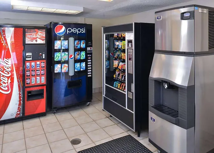 Super 8 By Wyndham - Northbrook Отель