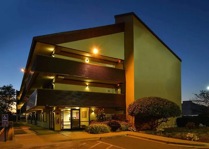 Super 8 By Wyndham - Northbrook Дирфилд