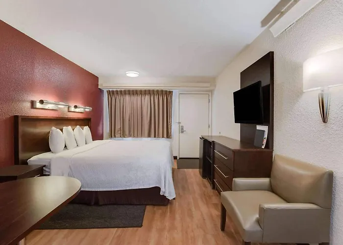 Super 8 By Wyndham - Northbrook Отель 3*