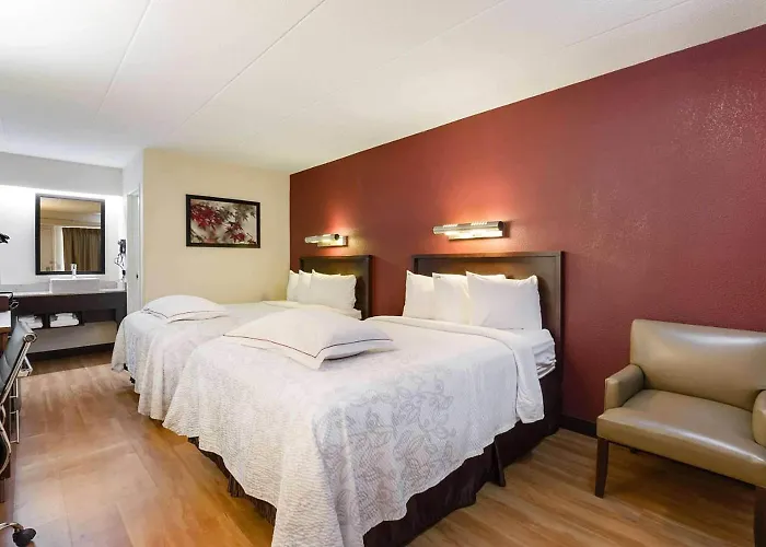 Отель Super 8 By Wyndham - Northbrook 3*