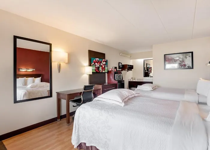 Отель Super 8 By Wyndham - Northbrook 3*