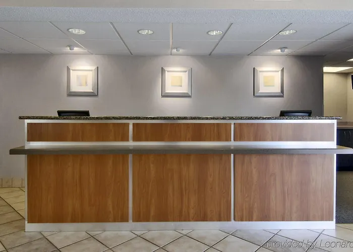 Super 8 By Wyndham - Northbrook Дирфилд