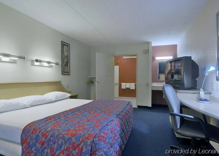 Отель Super 8 By Wyndham - Northbrook