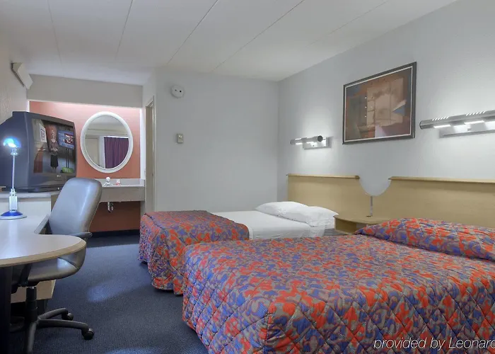 Super 8 By Wyndham - Northbrook Отель Дирфилд
